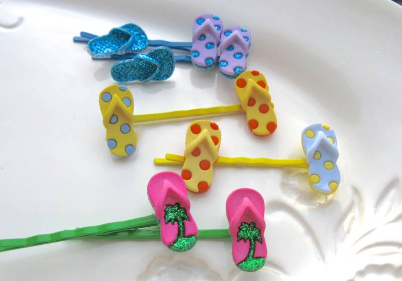 Flip Flop Knopf Haarspangen, Sommer Haar Accessoires von EyeCandiByCandi