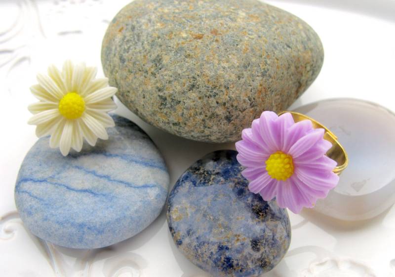 Gänseblümchen Ring, Blume Lila Gänseblümchen, Rosa Weißes Cabochon Gänseblümchen Ring, Blume Lila Gänseblümchen, Rosa Weißes Cabochon von EyeCandiByCandi