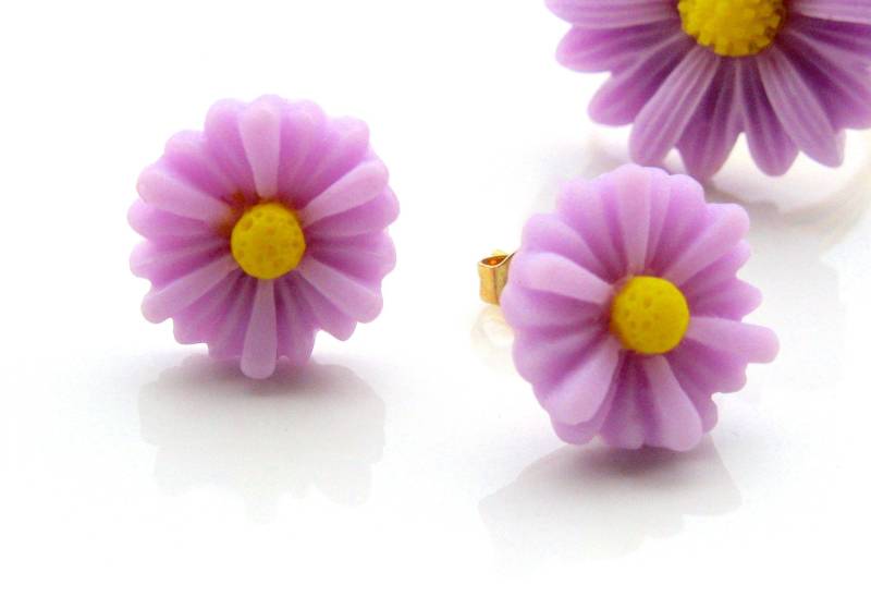 Lila Blumen Ohrringe, Gänseblümchen Gänseblümchen, Schmuck von EyeCandiByCandi