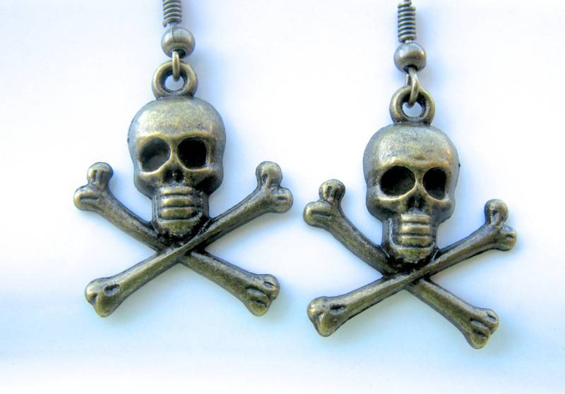 Schädel Ohrringe, Charme, Halloween Totenkopf, Skelett Piraten Goth Ohrringe von EyeCandiByCandi