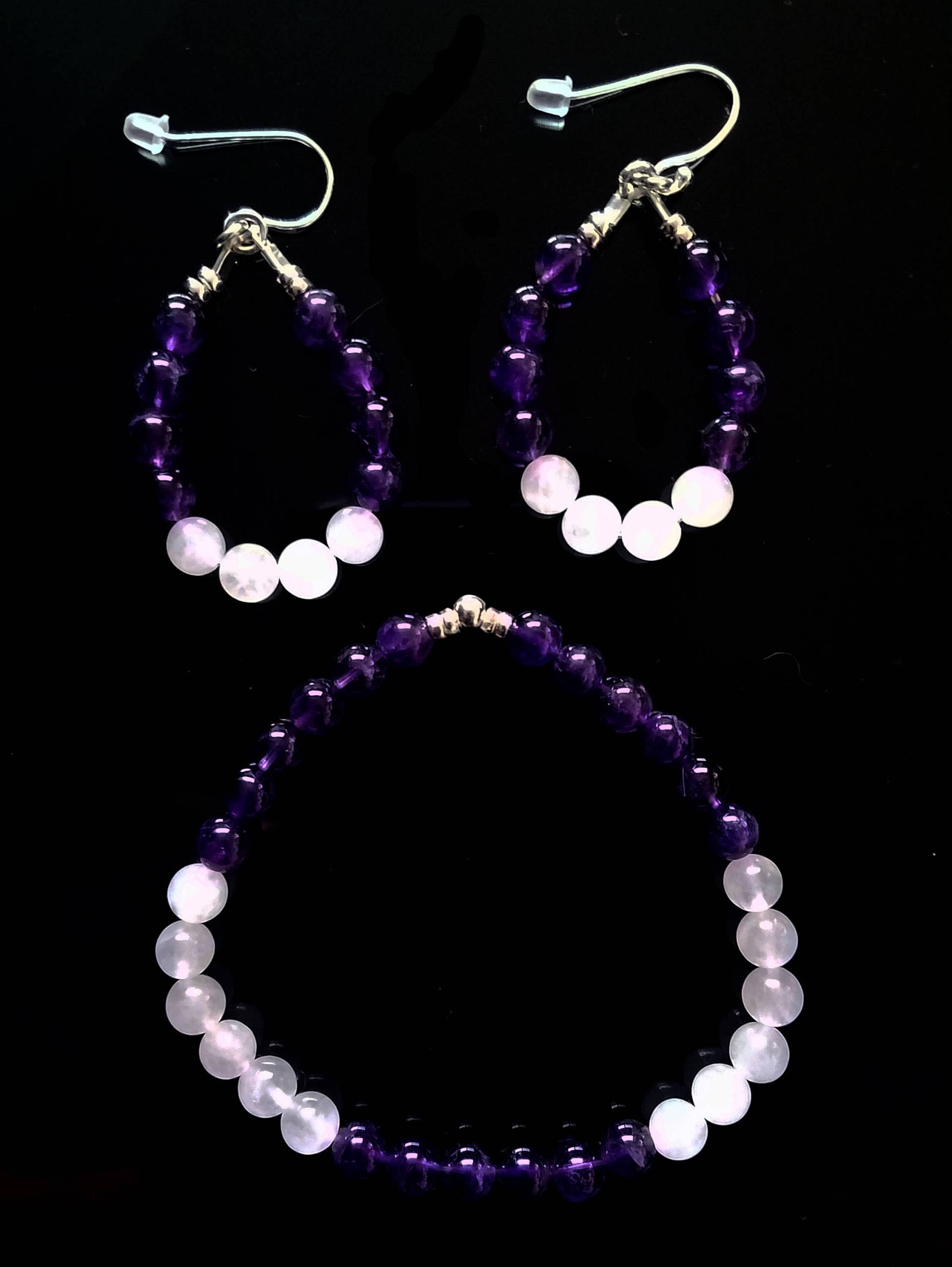 Amethyst/Natürlicher Rosenquarz Armband Und Hoop Ohrringe Set. Erschwingliches Geschenk Für Sie Zum Geburtstag Oder Einem Besonderen Anlass von EyeCandyByVida