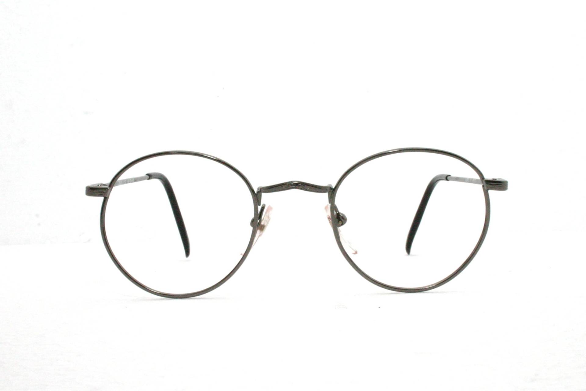 Retro Brille Rund New Old Stock 1980Er Rahmen Nos Zustand Kostenloser Versand Panto Potter Lennon Große Schwarz Gunmetal Medium 46-20-145 Retro Brille Rund New Old Stock 1980Er Rahmen Nos Zustand Kostenloser Versand Panto Potter Lennon Große Schwarz Gunmetal Medium 46-20-145 von EyeGlassesFrames