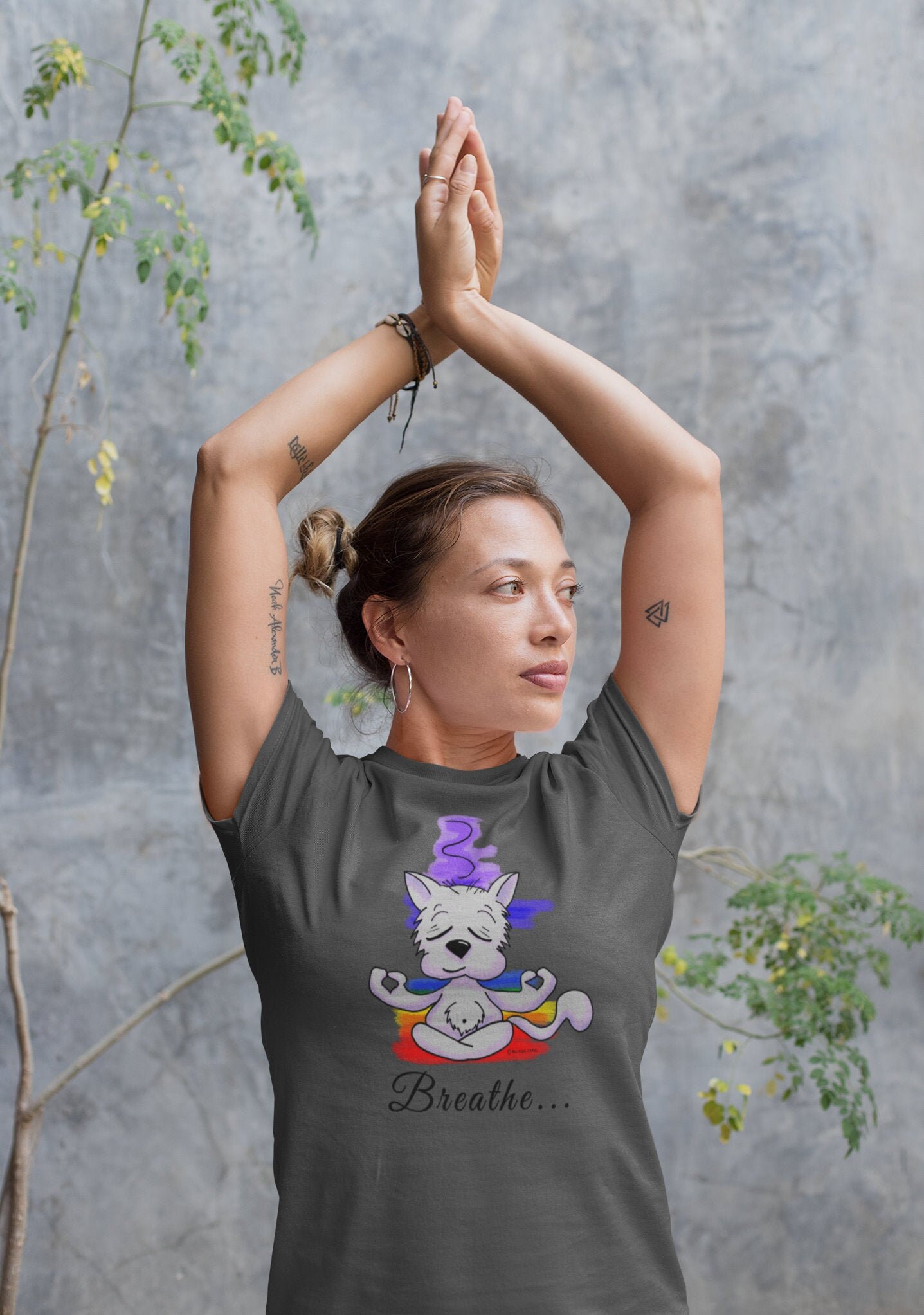 Süßes Yoga T Shirt Für Erwachsene Mit Original Zeichnung Einer Comic Katze in Pose Süßes Yoga T Shirt Für Erwachsene Mit Original Zeichnung Einer Comic Katze in Pose von EyeLoveTOONS