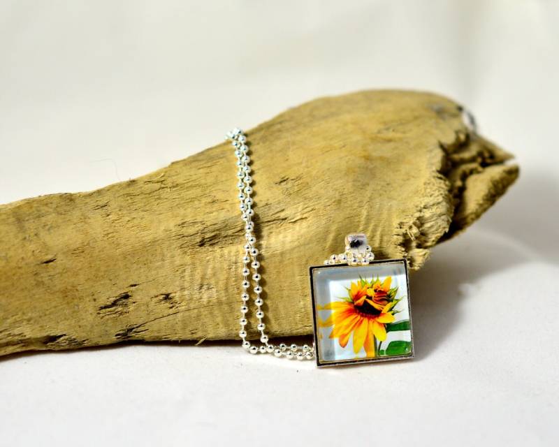 Sonnenblume Foto Collier, Glas Fliesen Halskette, Foto-Kachel-Halskette, Etsy Suchen, Tragbare Kunst, Geschenk, Einmaliges Blumenkunst, Geschenk Für Sonnenblume Foto Collier, Glas Fliesen Halskette, Foto-Kachel-Halskette, Etsy Suchen, Tragbare Kunst, Geschenk, Einmaliges Blumenkunst, Geschenk Für von EyeLuvPhotography