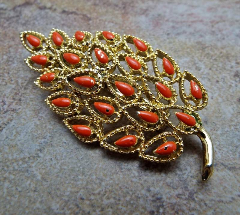 Signierte Gerry Durchbrochene Emaille Orange Blatt Goldton Signierte Gerry Durchbrochene Emaille Orange Blatt Goldton von EyeMusic