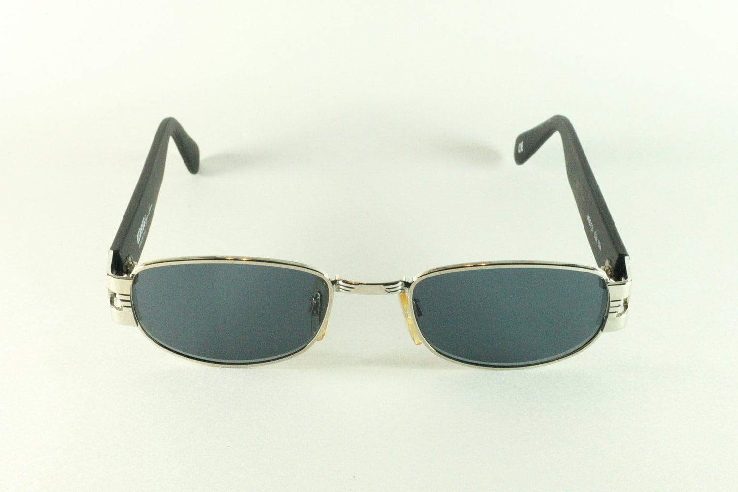 Im Vergleich Von Gianni Versace Sonnenbrille Mod. F31 Col.12M Hergestellt in Italien Im Vergleich Von Gianni Versace Sonnenbrille Mod. F31 Col.12M Hergestellt in Italien von EyeQGlasses