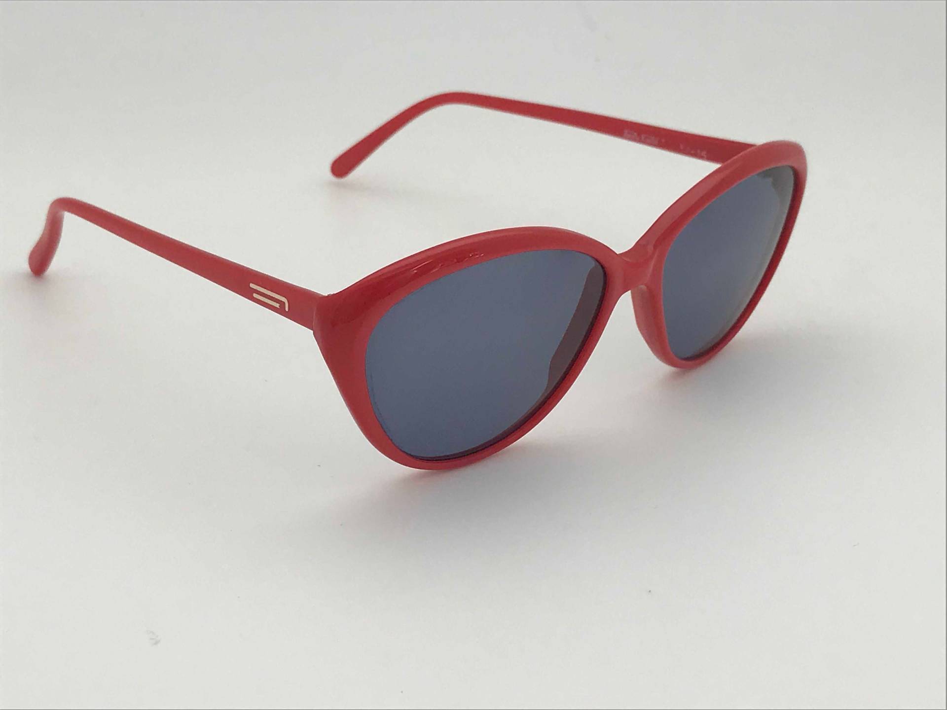 Rote Sonnenbrille Pierre Ravel Lola Vintage 54-16-132 Rote Sonnenbrille Pierre Ravel Lola Vintage 54-16-132 von EyeQGlasses