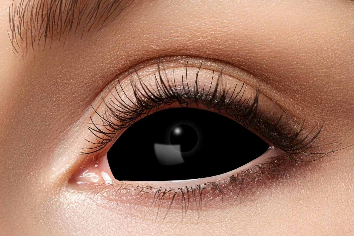 Eyecatcher Jahreslinsen Sclera Black Eye Kontaktlinse mit Minus Sehstärken von Eyecatcher