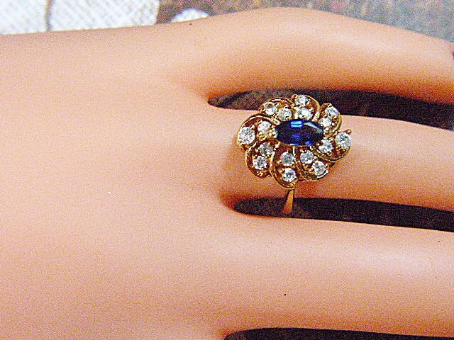 Vintage Gold Und Strass Blau Solitär Ring Größe 5, 5 - R-004 Vintage Gold Und Strass Blau Solitär Ring Größe 5, 5 - R-004 von EyecatchersAttic
