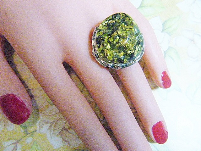 Vintage Silber Und Grün "Konfetti" Ring Größe 7 - R-251 Vintage Silber Und Grün "Konfetti" Ring Größe 7 - R-251 von EyecatchersAttic