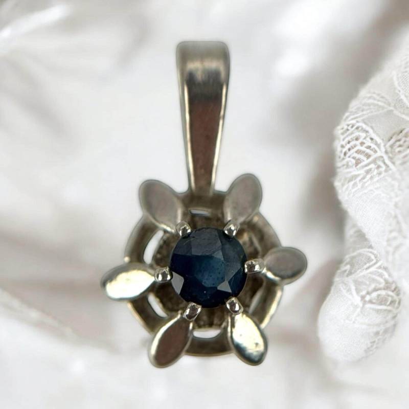 Alter Kettenanhänger 925Er Silber 15 X 10mm Vintage Geschenk Patina Alt Retro Anhänger Edel Exklusiv Edelstein Eyecatcher Modern Luxus Alter Kettenanhänger 925Er Silber 15 X 10mm Vintage Geschenk Patina Alt Retro Anhänger Edel Exklusiv Edelstein Eyecatcher Modern Luxus von EyecatchersJuwellery