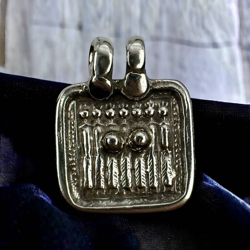 Alter Kettenanhänger Echt Silber Vintage Design Edel Geschenk Eyecatcher Anhänger Rar Selten Retro Zeitlos Modern Rarität Männchen von EyecatchersJuwellery