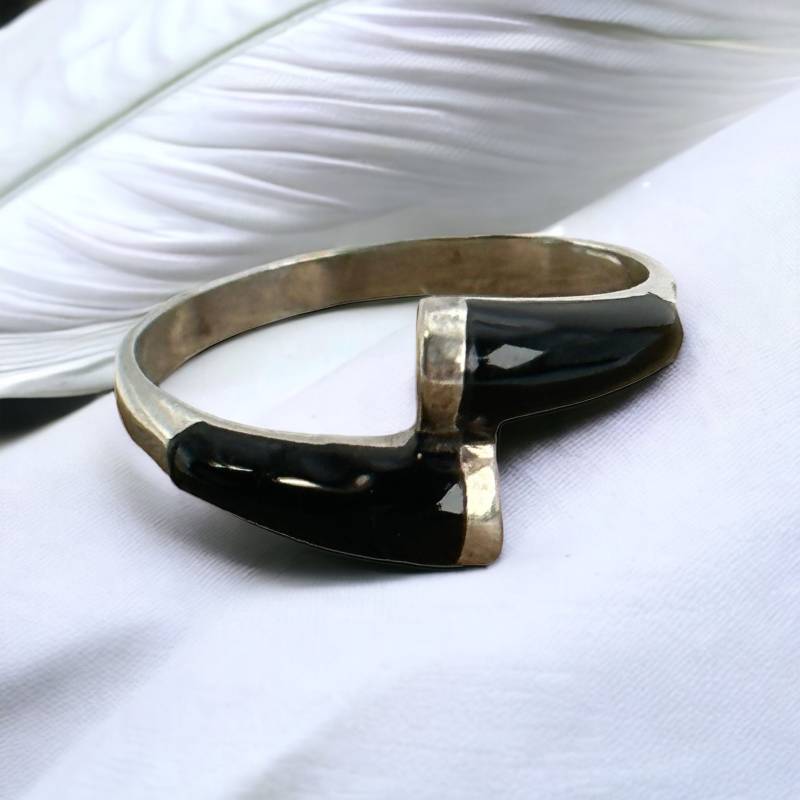 Design Ring 18mm Gr. 56 925Er Silber Geschenk Eyecatcher Patina Vintage Silberring Damen Onyx Optik Modern Luxus von EyecatchersJuwellery