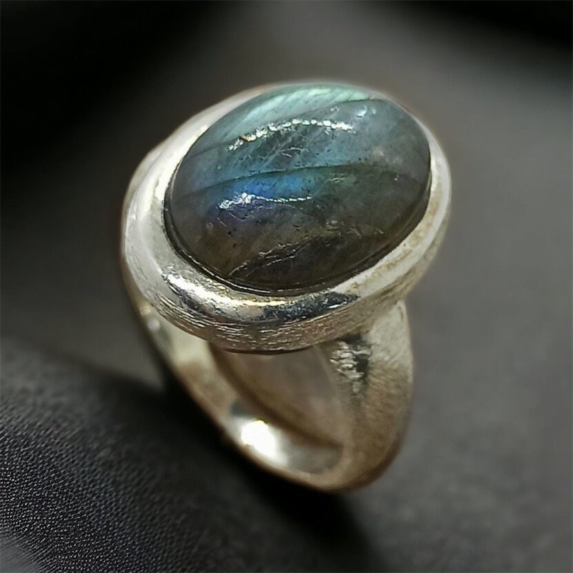 Design Ring 925Er Silber Mit Labradorit Edelstein 17mm Gr. 53 Vintage Damen Gebürstet Handarbeit Exklusiver Eyecatcher Retro Zeitlos Modern von EyecatchersJuwellery