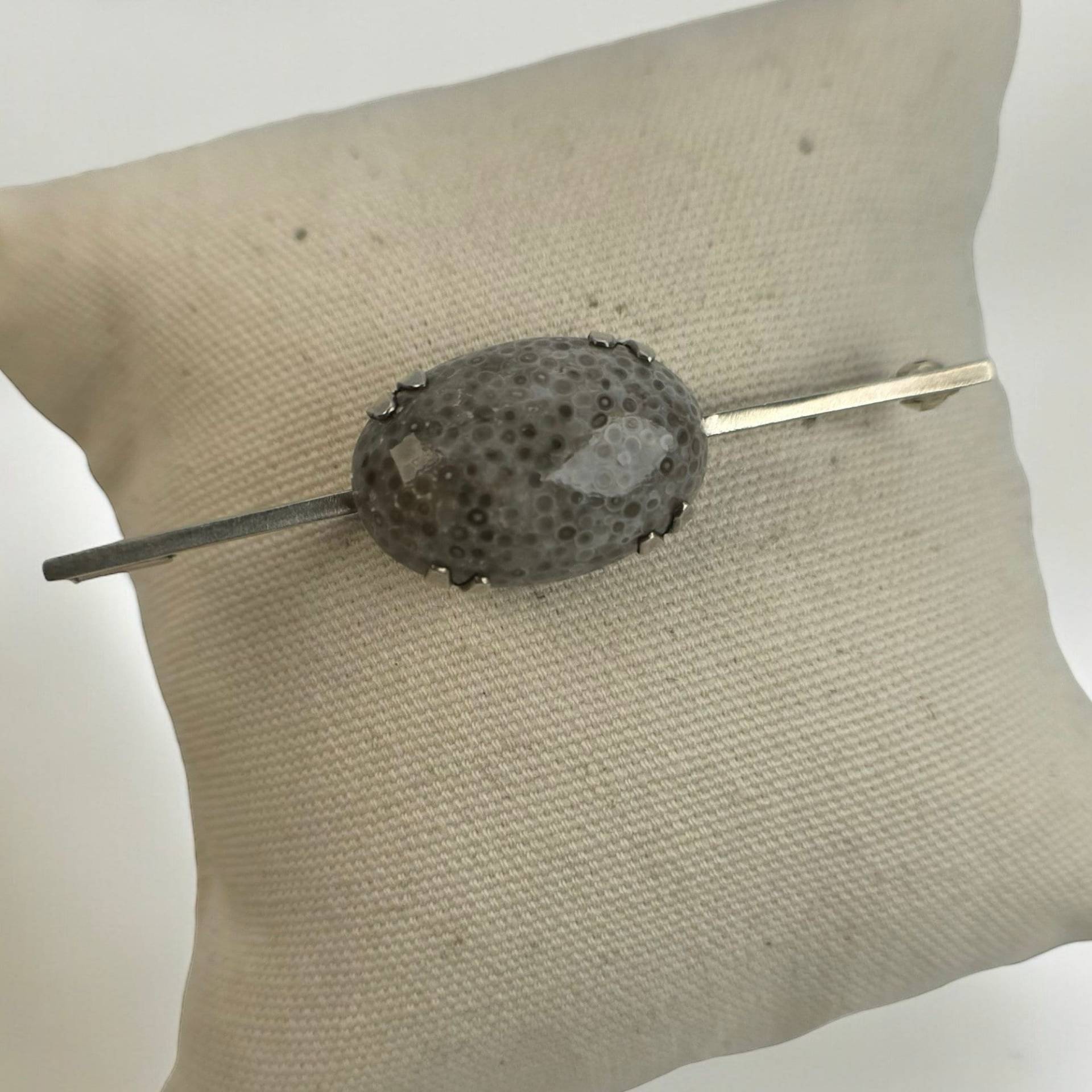 Edelstein Brosche Echt Silber Stabbrosche Vintage Damen Patina Edel Rarität Retro Zeitlos Modern Exklusiv Eyecatcher von EyecatchersJuwellery