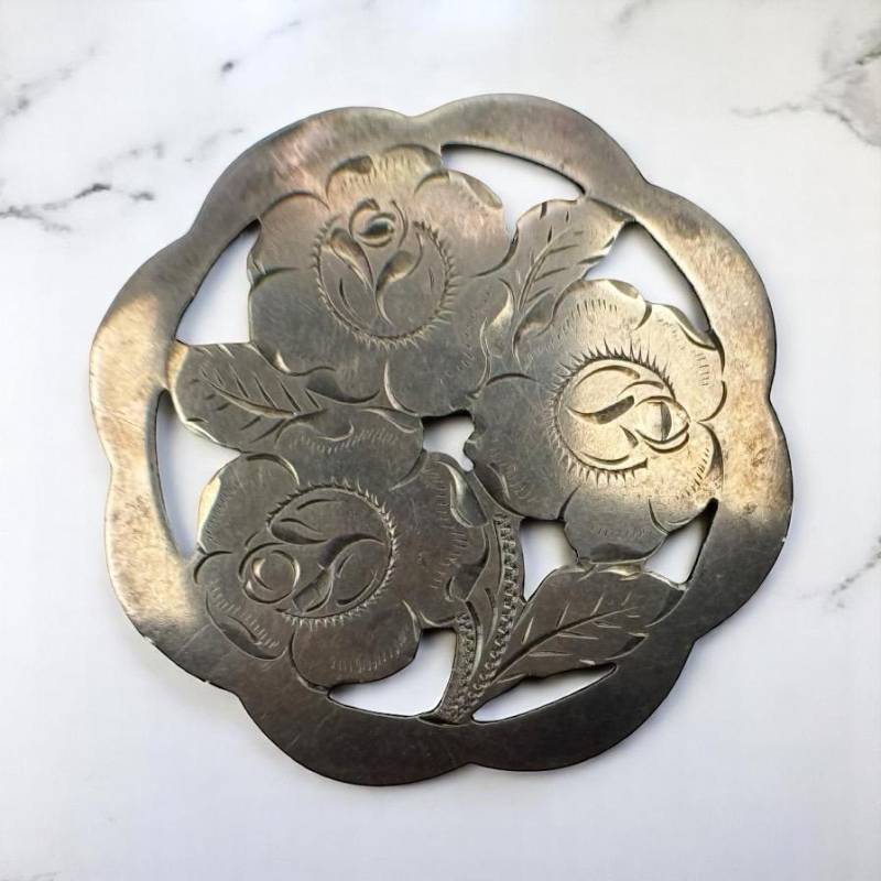 Florale Brosche 835Er Silber Rosen Vintage Geschenk Patina Luxus Accessoires Rarität Exklusiv Silberbrosche Retro Zeitlos Eyecatcher Fashion von EyecatchersJuwellery