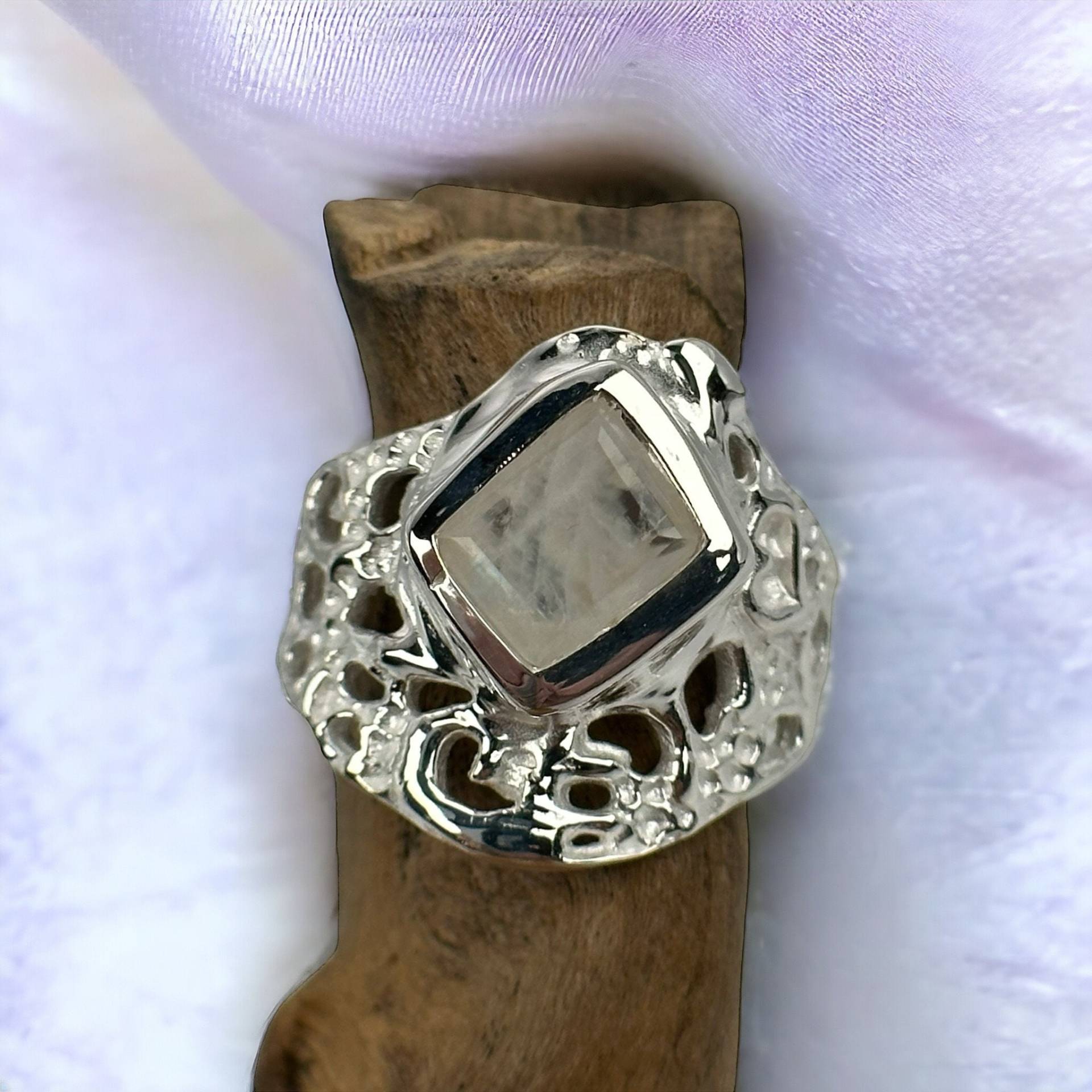 Ice Design Ring 925Er Silber 20mm Gr. 63 Geschenk Damen Moderne Form Exklusiv Luxus Mondstein Zeitlos Eyecatcher Edelstein von EyecatchersJuwellery