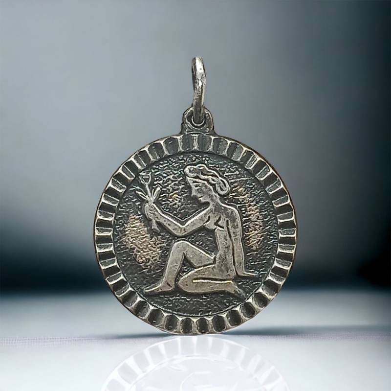 Jungfrau Kettenanhänger Echt Silber 25mm X 19mm Vintage Geschenk Patina Sternzeichen Anhänger von EyecatchersJuwellery