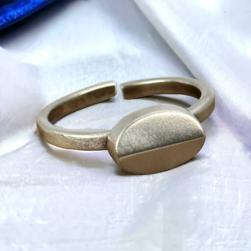 Mattierter Ring 835Er Silber Vintage 17, 5mm Gr. 55 Geschenk Edel Exklusiv Silberring Mit Patina Damen Design Stilvoll Verstellbar von EyecatchersJuwellery