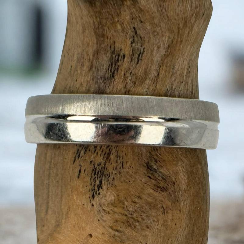 Ring 925Er Silber Vintage Größe 63 20, 2mm Geschenk Silberring Patina Damen Exklusiv Design Eyecatcher Luxus Rarität Fashion Modern von EyecatchersJuwellery