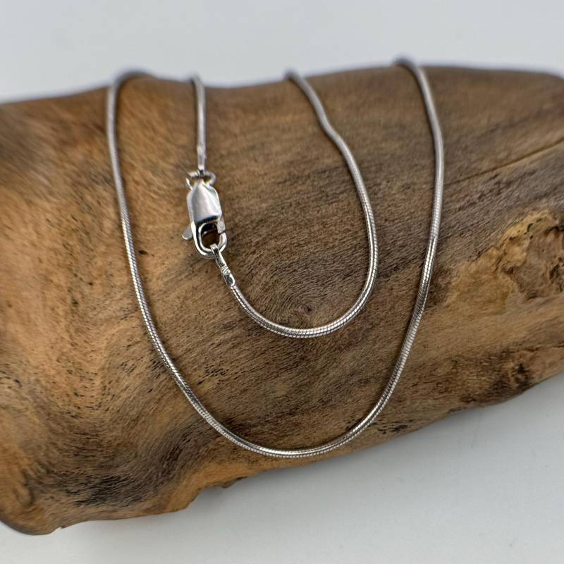 Schlangenkette 50cm Lang 1mm Stark 925Er Silber Silberkette Edel Vintage Patina Retro Design Damen Geschenk Eyecatcher Luxus Zeitlos Modern von EyecatchersJuwellery