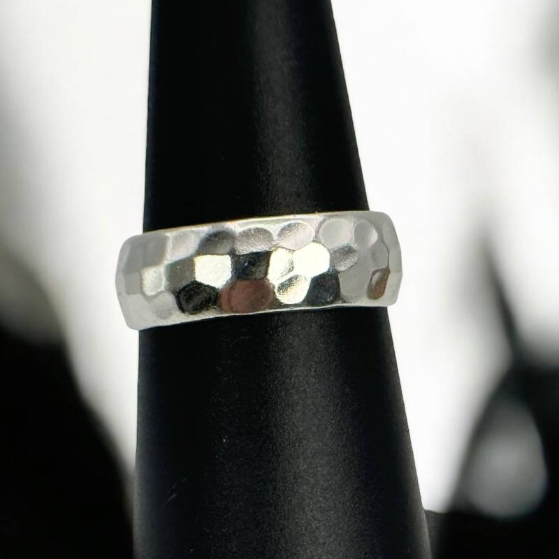 Zeitloser Ring 925Er Silber Vintage Größe 57 18, 3mm Muster Geschenk Edel Silberring Modern Patina Damen Herren Exklusiv Design Hammerschlag von EyecatchersJuwellery