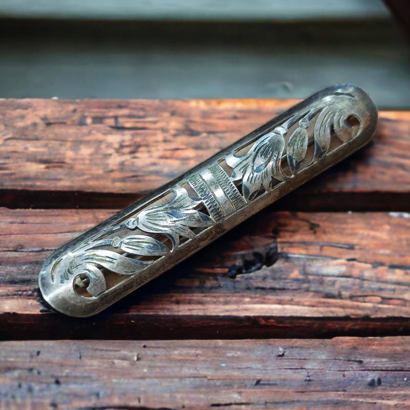 stilvolle Brosche 835Er Silber Ca. 7 X 1, 4cm Schmuck Eyecatcher Geschenk Vintage Retro Silberbrosche Exklusives Design Luxus Accessoires von EyecatchersJuwellery