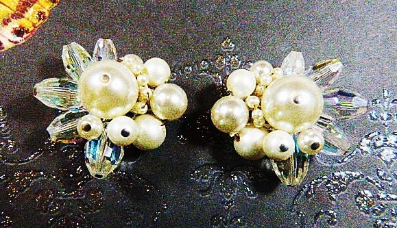Jahrgang Der 1960Er Jahre Vendome Pearl Und Aurora Borealis-Clip-Ohrringe - V-Ohr-635 Perlen Ohrringe Ab Jahrgang Der 1960Er Jahre Vendome Pearl Und Aurora Borealis-Clip-Ohrringe - V-Ohr-635 Perlen Ohrringe Ab von EyecatchersLuxuries