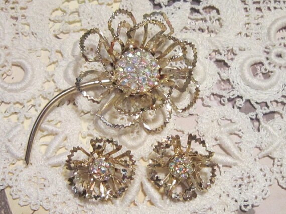 Jahrgang Gold Und Aurora Borealis Floral Demi Parure - Br-398 Ohrringe Brosche Pin Blume von EyecatchersLuxuries