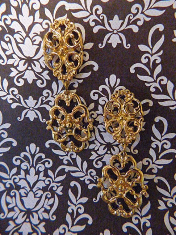 Vintage Gold Filigrane Ohrringe Baumeln Mit Geprägtem Design - V-Ohr-613 von EyecatchersLuxuries