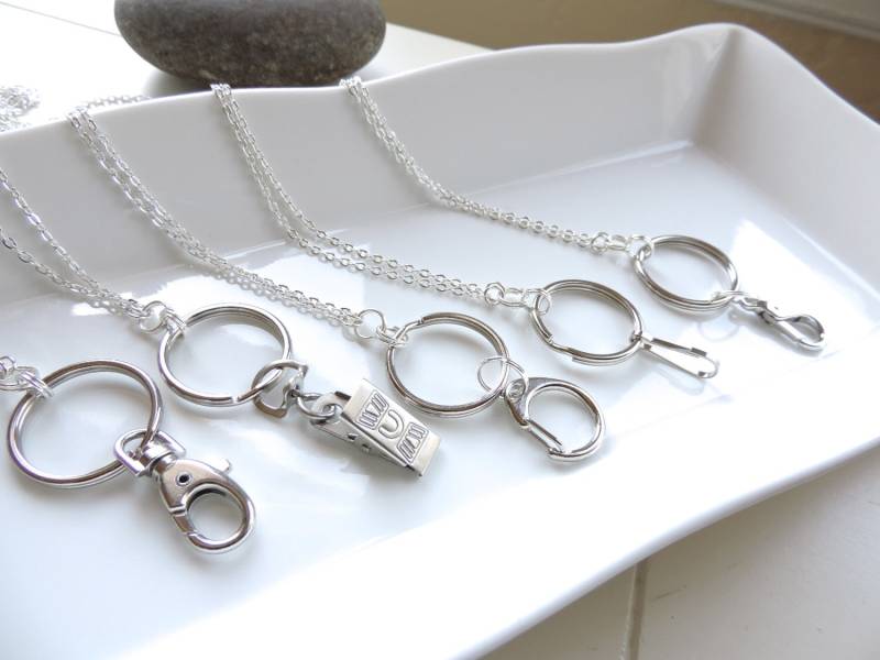 Großhandel Bulk Silber-Abzeichen Clip Schlüsselhalter, Silber Keychain Schlüsselband, 5 Stücke Viel - Wählen Sie Größe Und Anlage von EyeglassLanyards