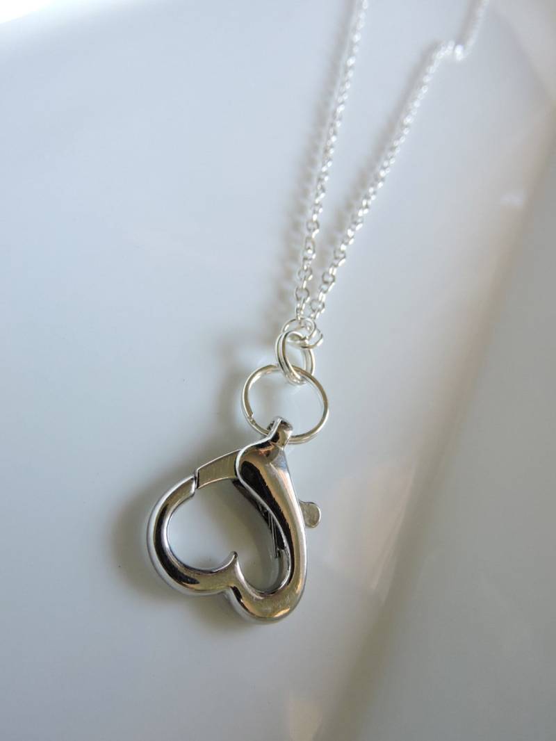 Silber Id Herzförmige Badge Holder, Silberkette Lanyard, Kette Id Arbeit Holder Foto von EyeglassLanyards