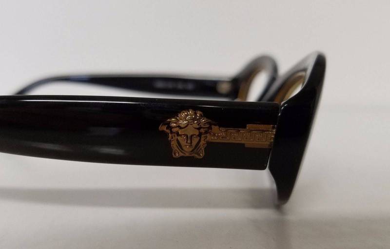 Original Vintage Gianni Versace Oval Kunststoffrahmen Mod.310 Hergestellt in Italien Original Vintage Gianni Versace Oval Kunststoffrahmen Mod.310 Hergestellt in Italien von EyewearMart