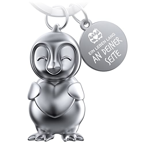 FABACH Pinguin Schlüsselanhänger Frosty mit Herz - Glücksbringer Pinguin Geschenke Freundin - Partner Geschenke Liebe Schlüsselanhänger Paare Jahrestag - Gravur Ein Leben lang an deiner Seite von FABACH