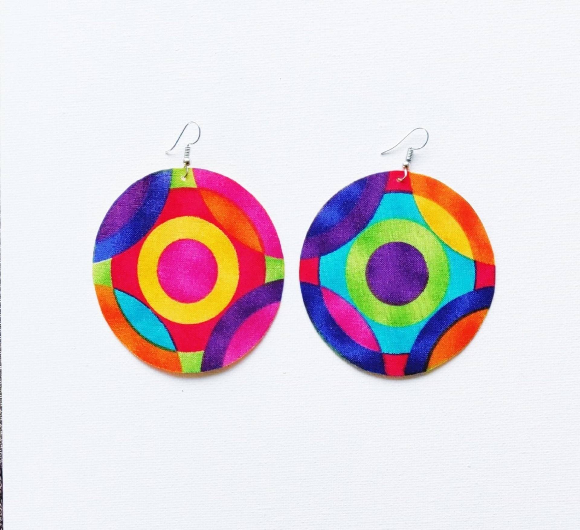 Regenbogen Kreis Stoff Ohrringe, Bunte Runde Handgemachter Schmuck, Statement Ohrringe Regenbogen Kreis Stoff Ohrringe, Bunte Runde Handgemachter Schmuck, Statement Ohrringe von FABRICGASMIC