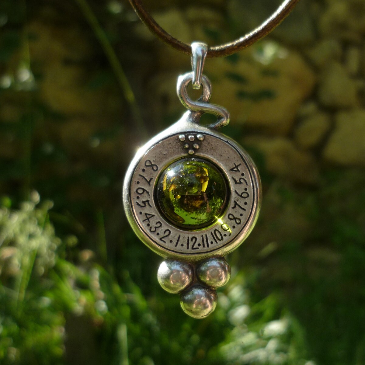 Dionysos Sonnenuhr Anhänger, Dionysos, Sonnenuhr, Solar Time Clock, Sonnenzeituhr, Halskette Dionysos Sonnenuhr Anhänger, Dionysos, Sonnenuhr, Solar Time Clock, Sonnenzeituhr, Halskette von FACTORIAPLUTON