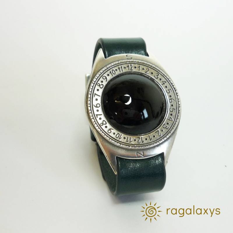 Herrenarmband Mit Sonnenuhr. in Einer Geschenkbox. Ideales Geschenk. Heimarmband Herrenarmband Mit Sonnenuhr. in Einer Geschenkbox. Ideales Geschenk. Heimarmband von FACTORIAPLUTON