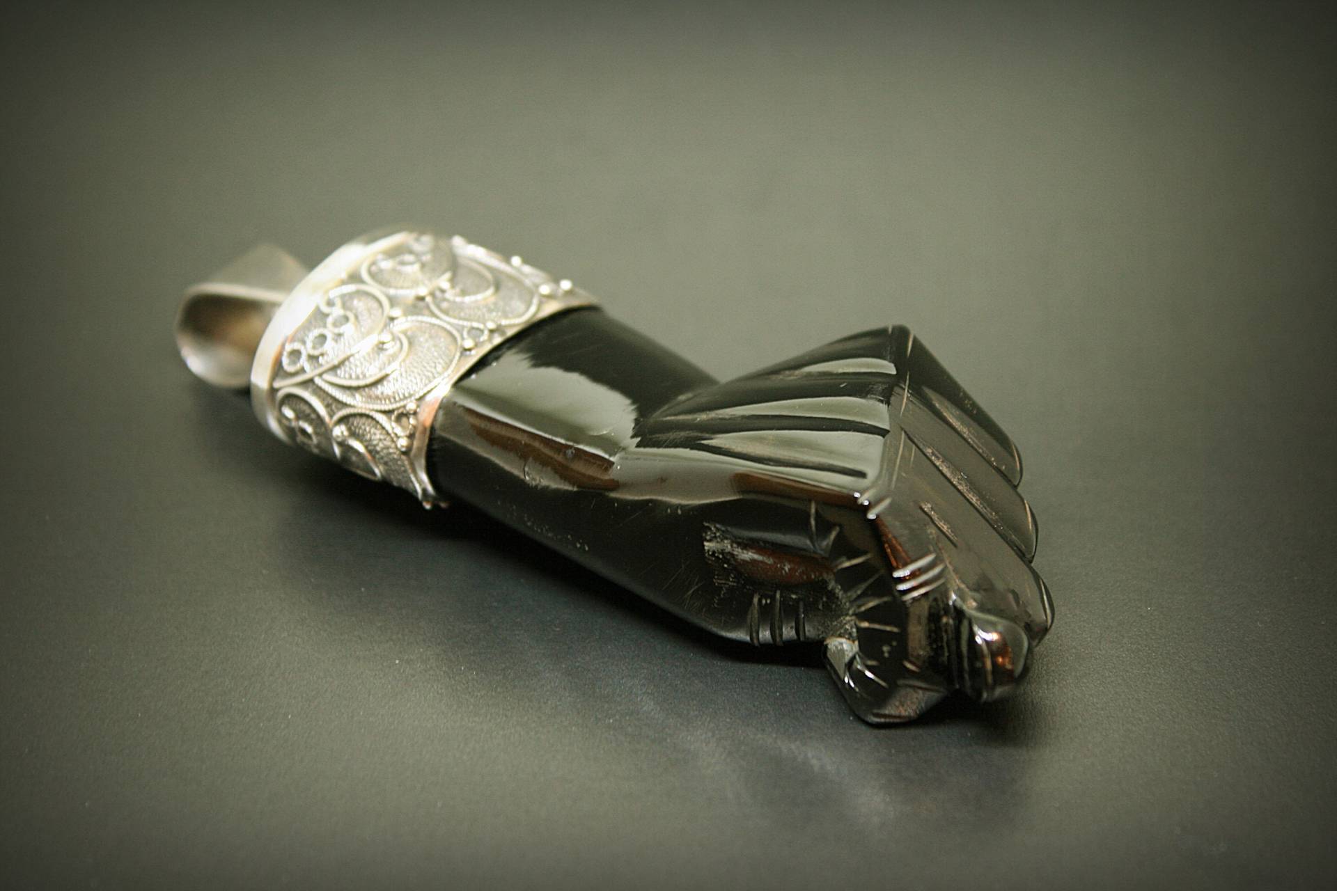 Higa | Figa Jet-Amulett-Schutz Gegen Den Bösen Blick // Jet Stone Fist Higa | Figa Jet-Amulett-Schutz Gegen Den Bösen Blick // Jet Stone Fist von FALGUERIA