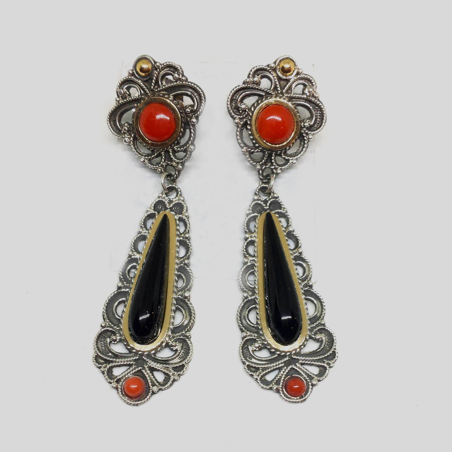 Vintage-Ohrringe Aus Sterlingsilber Mit Jet-Stein, Gold Und Koralle Vintage-Ohrringe Aus Sterlingsilber Mit Jet-Stein, Gold Und Koralle von FALGUERIA