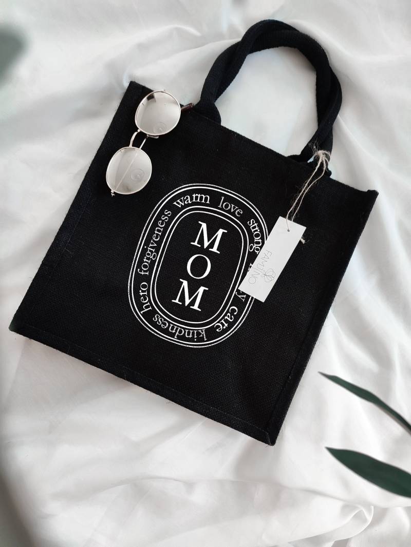 Mama Anne Ummi Mom Jutetasche Verschiedene Sprachen | Elegante Diptyque Stil Tasche Perfekte Geschenkidee Schwangerschaft Handtasche von FAMJINO