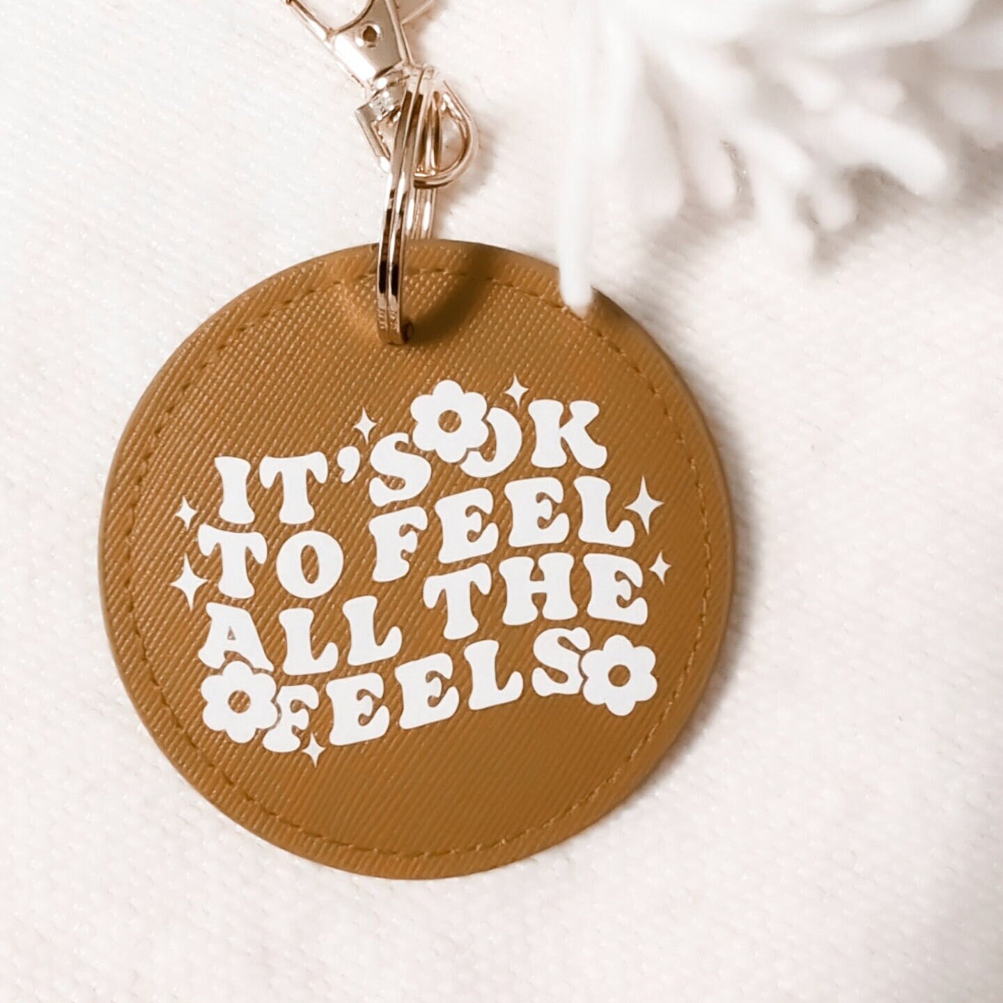 Schlüsselanhänger Rund Quote Spiritual Groovy Retro Stationary | Tasche Anhänger Motivation Perfekte Geschenk Idee Freundin Schlüsselanhänger Rund Quote Spiritual Groovy Retro Stationary | Tasche Anhänger Motivation Perfekte Geschenk Idee Freundin von FAMJINO
