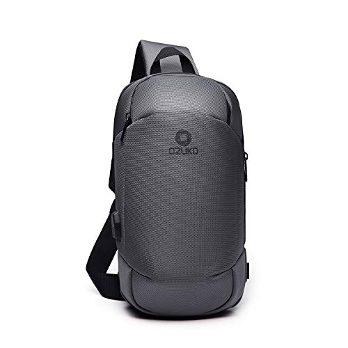 FANDARE Herren Brusttasche Schultertasche Sling Bag Rucksack mit USB Umhängetasche Sporttasche für Wandern,Abenteuer,Sport, Reisen und Joggen Wasserdicht Polyester Dunkelgrau von FANDARE