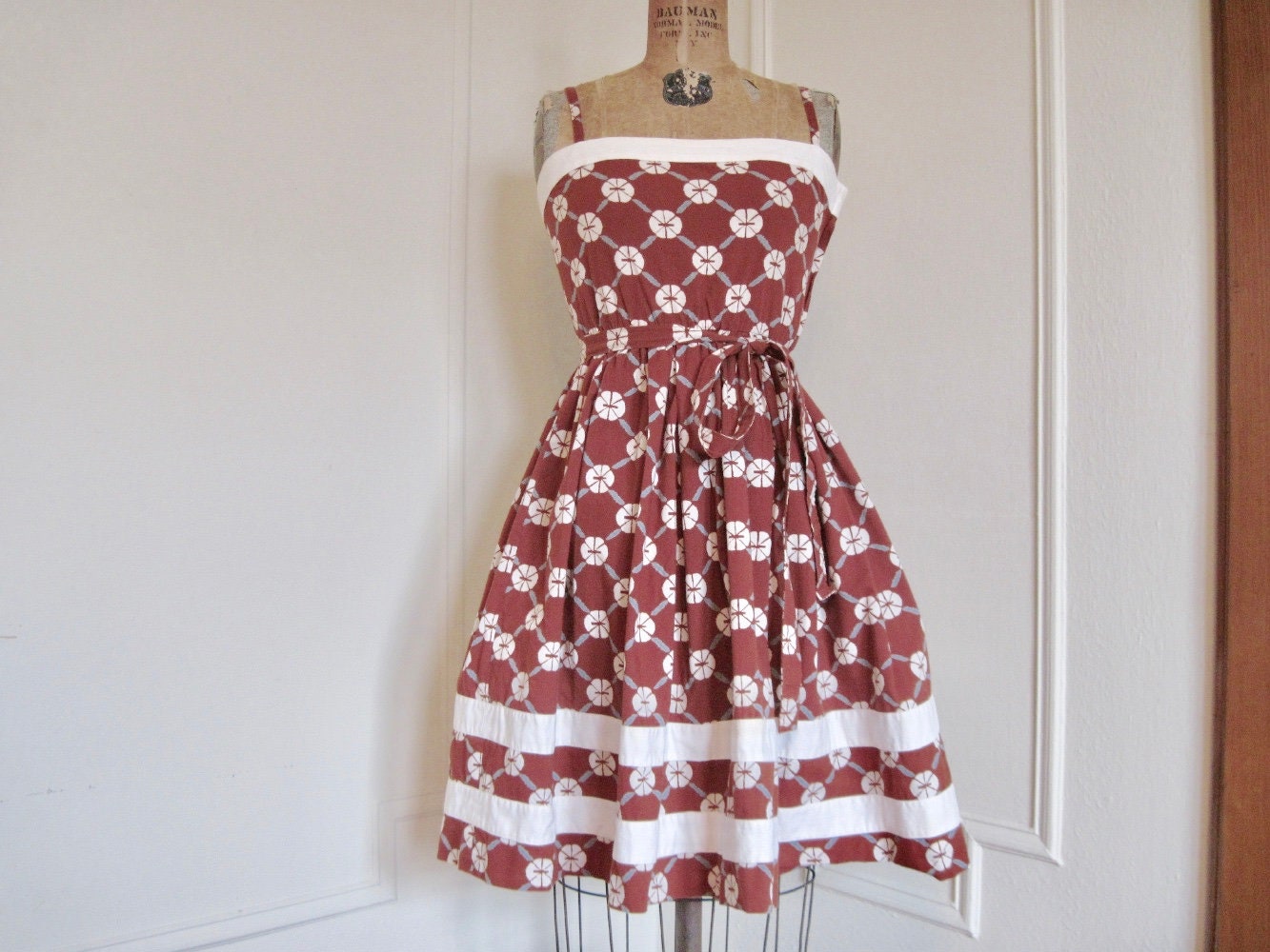 80Er Braunes Sand Dollar Baumwoll Kleid Mit Schaltuch - Albert Nippon Vintage Gr. 4, Klein von FASHIONRERUN