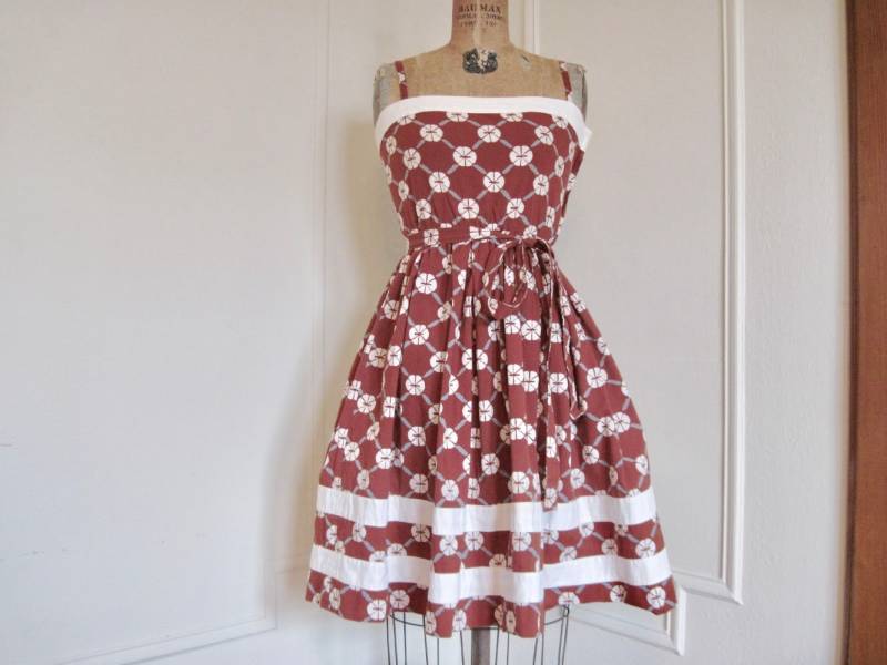 80Er Braunes Sand Dollar Baumwoll Kleid Mit Schaltuch - Albert Nippon Vintage Gr. 4, Klein von FASHIONRERUN