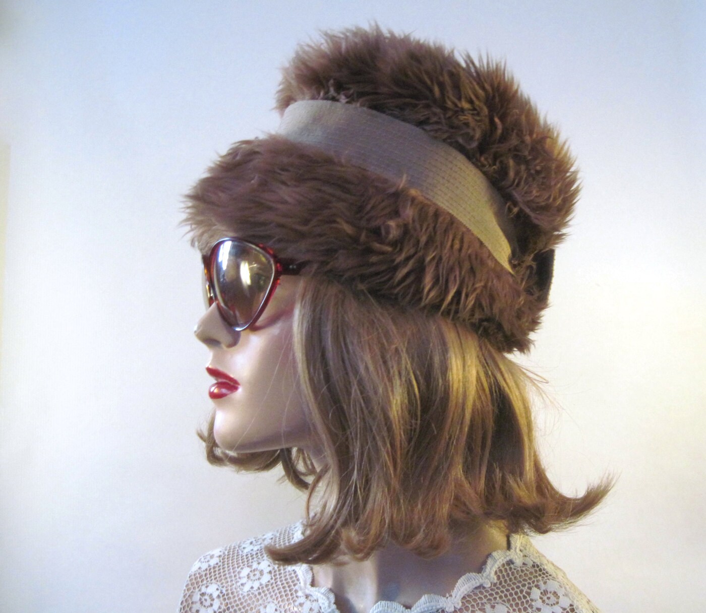 Vintage 1960Er Kunstfell Cloche Mit Braunem Ripsband - Herbst, Winter Party Hut von FASHIONRERUN