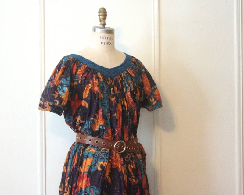 Vintage 1970Er Dunkles Pflaumen Und Petrol Abstraktes Boho Zeltkleid Mit Häkeln Details - Chanderi Osfm von FASHIONRERUN