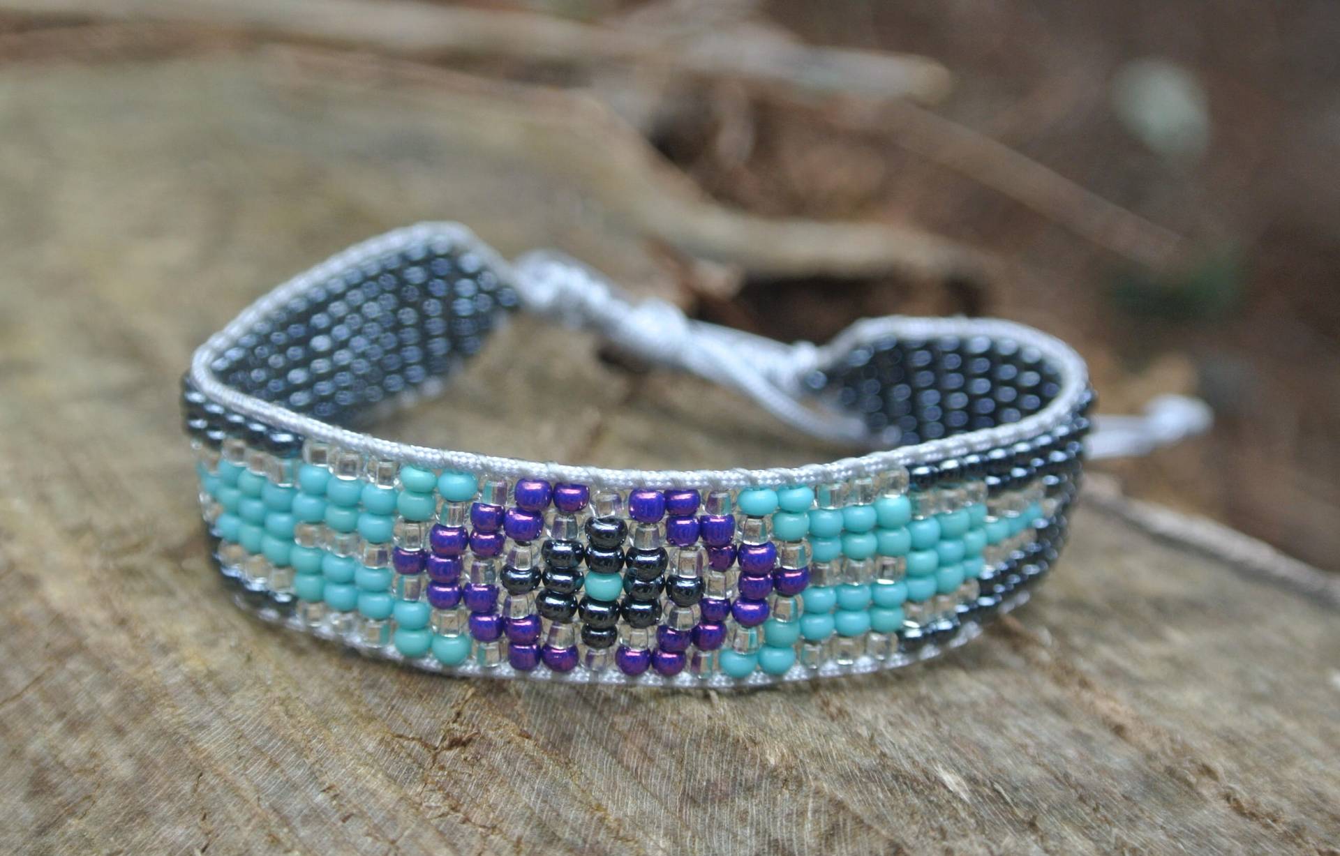 Verstellbares Loom Armband Verstellbares Loom Armband von FAleshandmade