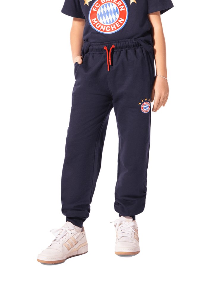 FC Bayern München Sweathose FC Bayern München I Sweatpant Essential I Kinder I Navy FC Bayern München Sweathose FC Bayern München I Sweatpant Essential I Kinder I Navy von FC Bayern München