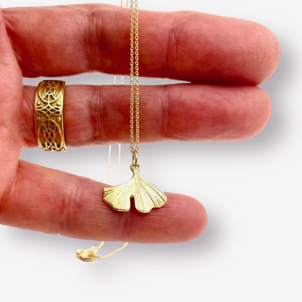 Anhänger "Ginkgo" Blatt An Ankerkette/ Fein in 750Er Gelbgold, Länge/ Kette 45 cm von FEINFORMGoldschmiede