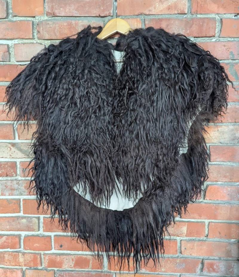 Großer Fellumhang Xl - Fell Für Wikinger Viking Krieger Bekleidung Mit Fell- Vikings- Got Einzelstück 917 Großer Fellumhang Xl - Fell Für Wikinger Viking Krieger Bekleidung Mit Fell- Vikings- Got Einzelstück 917 von FELLFORFASHION